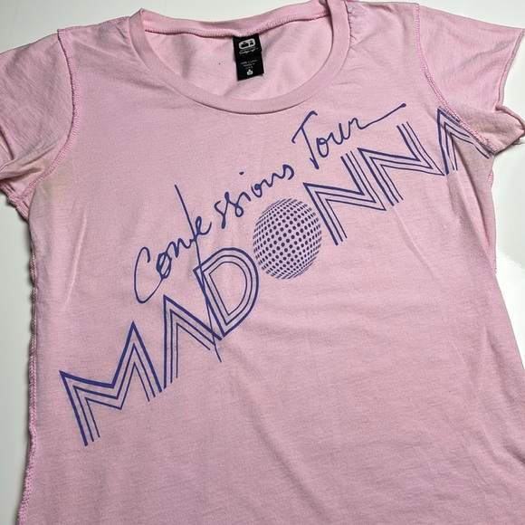 Madonna 2006 Confessions Tour Pink Cap Sleeve Cut Hem Concert Tee, Sz M 🪩🎤 - Picture 7 of 8
